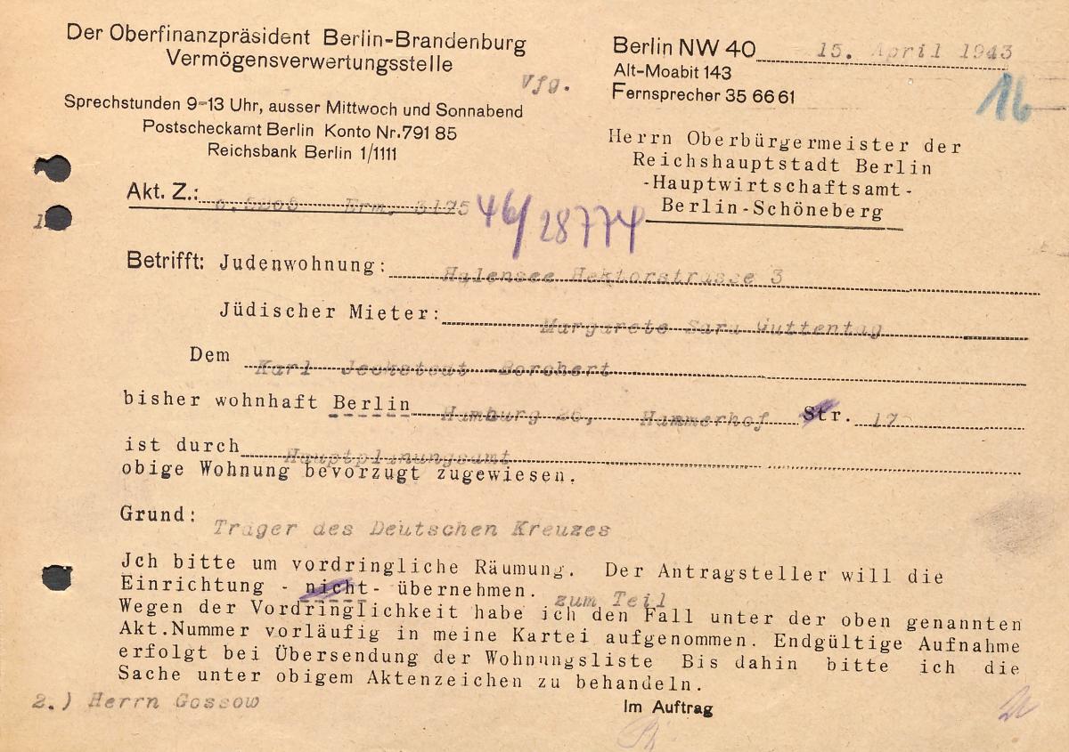 Karl Keckstadt-Borchert bekommt aufgrund seiner Militärauszeichnung die Wohnung von Margarete Guttentag