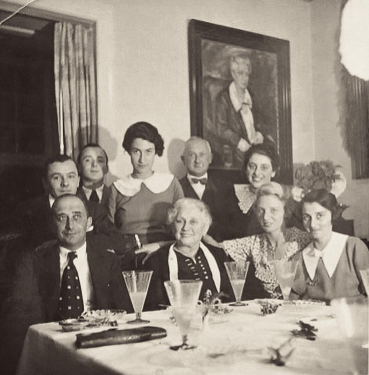 Birthday celebration for Sophie Feldmann in the villa at Tabbertstraße 14, July 30, 1935